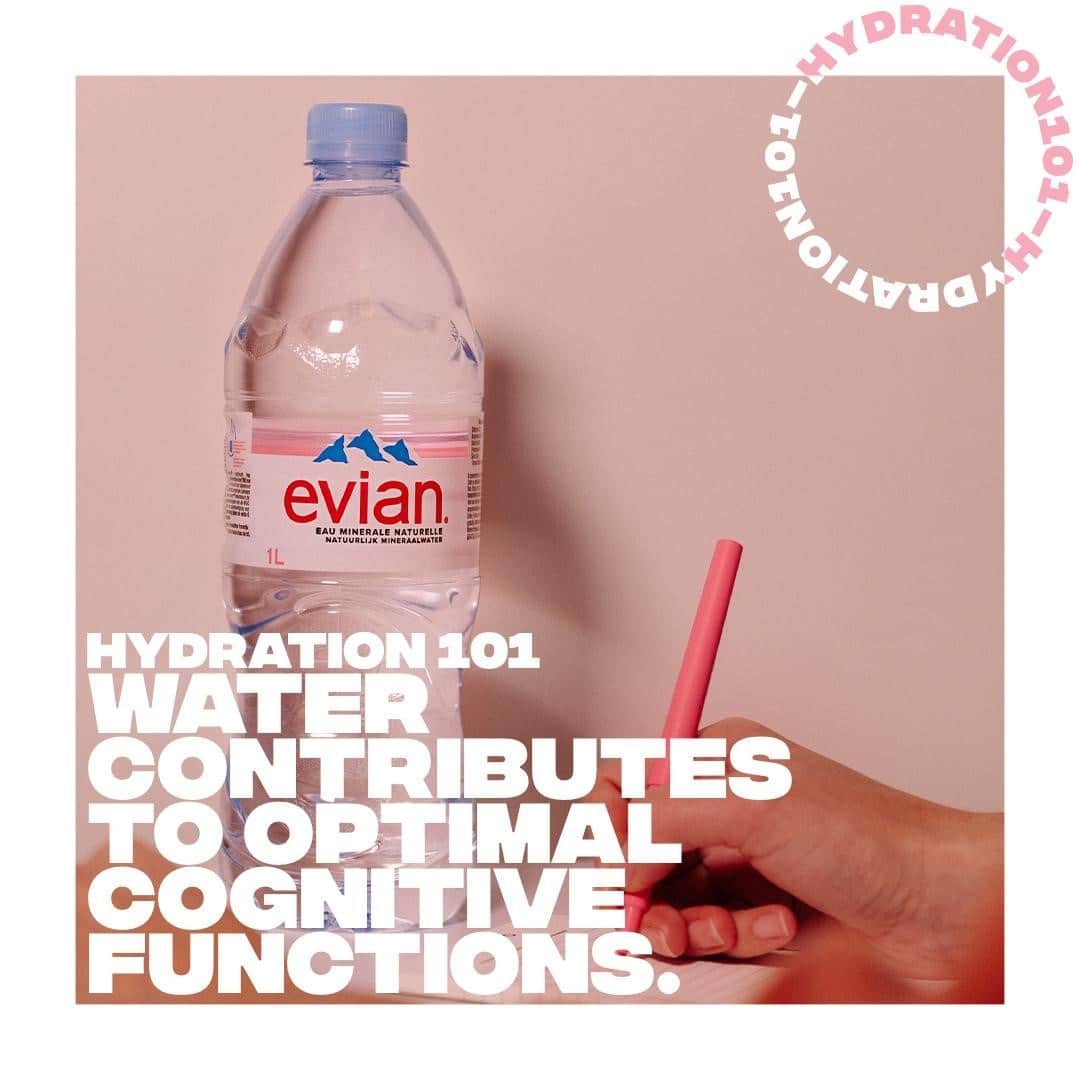 evianさんのインスタグラム写真 - (evianInstagram)「Take on 2021 at your sharpest. ✨​⁣ ⁣ Water – as part of a 2L a day hydration – helps maintaining your cognitive functions at their best.​⁣ ⁣ Let’s do it. 💪​⁣ ⁣ #evian #evianwater #positivedrop」1月20日 22時52分 - evianwater