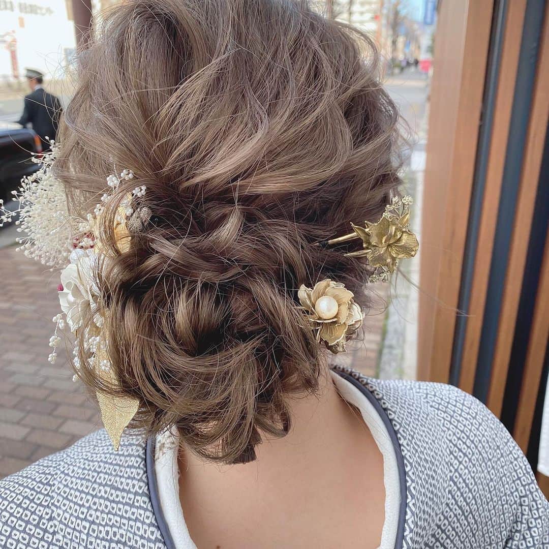 のインスタグラム：「和装前撮り👘✨  京都は和装にぴったりのロケーション📷  #ヘアスタイル#ヘアアレンジ#ヘアアレンジ動画#ヘアセット#簡単アレンジ#簡単ヘアアレンジ#髪型#美容師#ヘアアレンジ解説#ヘアアレンジやり方#アレンジ動画#和装#和装ヘア#和装前撮り#着物ヘア#着物 #hairstyle#haircolor#hair#style」