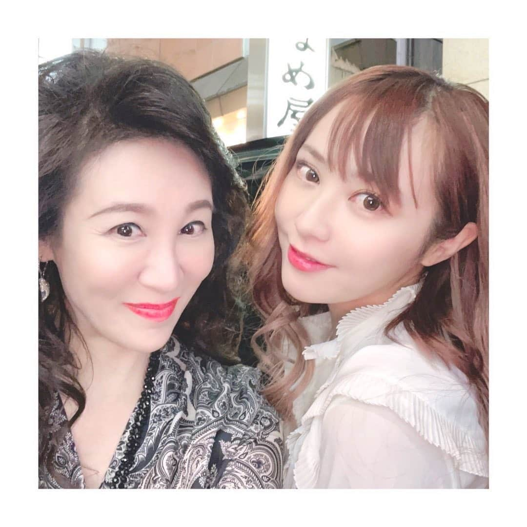 唐沢菜々江さんのインスタグラム写真 - (唐沢菜々江Instagram)「てんちむちゃん改め 愛天華さんとのツーショット🤗❣  天華ちゃんがいてくれると パッと華やかになって✨ 気持ちも明るくなります🥰  【てんちむ】さん改め 【愛天華】さんの応援を 皆さまよろしくお願いいたします✨  年が明けてから もうすぐ1ヶ月が経ちますね❣  なかなかお会いできない方も 多くいらっしゃいますので 今年はYouTubeやInstagramに力を入れて 皆様に楽しんで頂けるように 沢山アップいたしますね🤗✨  撮影の時はフェイスガードを 外させていただいております☺  *・。*゜・。・o゜・。*゜・。・o*゜・。*゜・。・  YouTube【銀座ななえチャンネル】では、 Instagramでお伝えしきれない 様々な情報を発信しています‼️ プロフィールのURLをタップしてね🤗‼️ @nanae.karasawa  *・。*゜・。・o゜・。*゜・。・o*゜・。*゜・。・  #唐沢菜々江 #ななえママ #菜々江ママ *#クラブななえ  #銀座 #東京 #ginza #tokyo #club #クラブ  #銀座クラブ #高級クラブ #Youtube #ユーチューブ#銀座ななえチャンネル   #youtuber #てんちむ#てんちむチャンネル #愛天華#nanae #ホステス」1月20日 22時54分 - nanae.karasawa