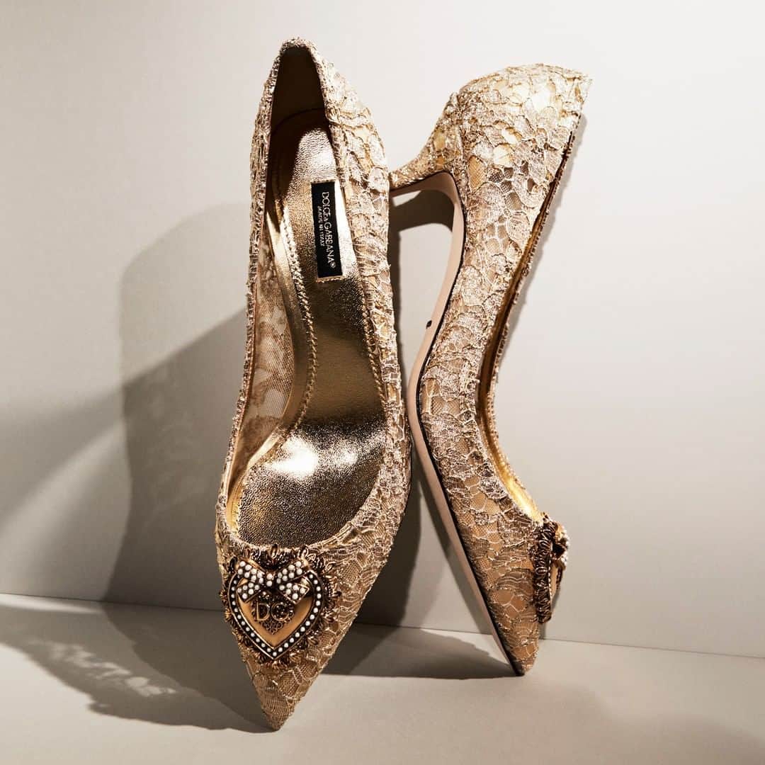 のインスタグラム：「⁣The Devotion Lace Edit. ⠀ The pumps in beige lace are enriched with the bejewelled Sacred Heart. ⠀ Shop the #DGDevotion shoes at the link in bio. ⠀ #DolceGabbana」