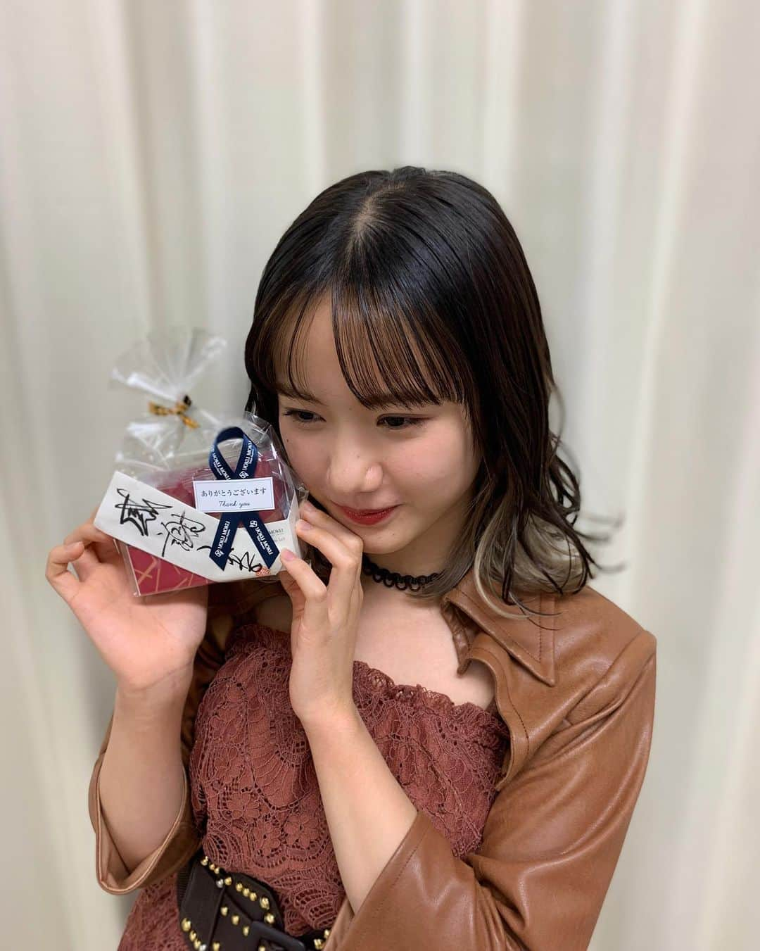 横山玲奈さんのインスタグラム写真 - (横山玲奈Instagram)「🐰 . . 昨日は「うたコン」生放送 ありがとうございました。 感想をコメントにくれたら 嬉しいなぁなんて。 . . . 差し入れをIKKOさんからいただきました🙇‍♀️ ありがとうございます！ #IKKO さん #横山玲奈 #うたコン #ギューされたいだけなのに #ウサギちゃんシンドローム #helloproject #morningmusume21」1月20日 23時01分 - reina_yokoyama.official