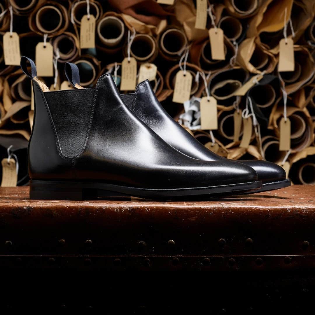 のインスタグラム：「The Full Works - Black Calf. Our collection of Black Calf shoes, boots and accessories, is one of the most expansive you’ll find in English shoemaking. Here are some tried and tested favourites, with tips on how to wear them. . Click the link in our bio to read the article. . #crockettandjones #madetobeworn #blackcalf」