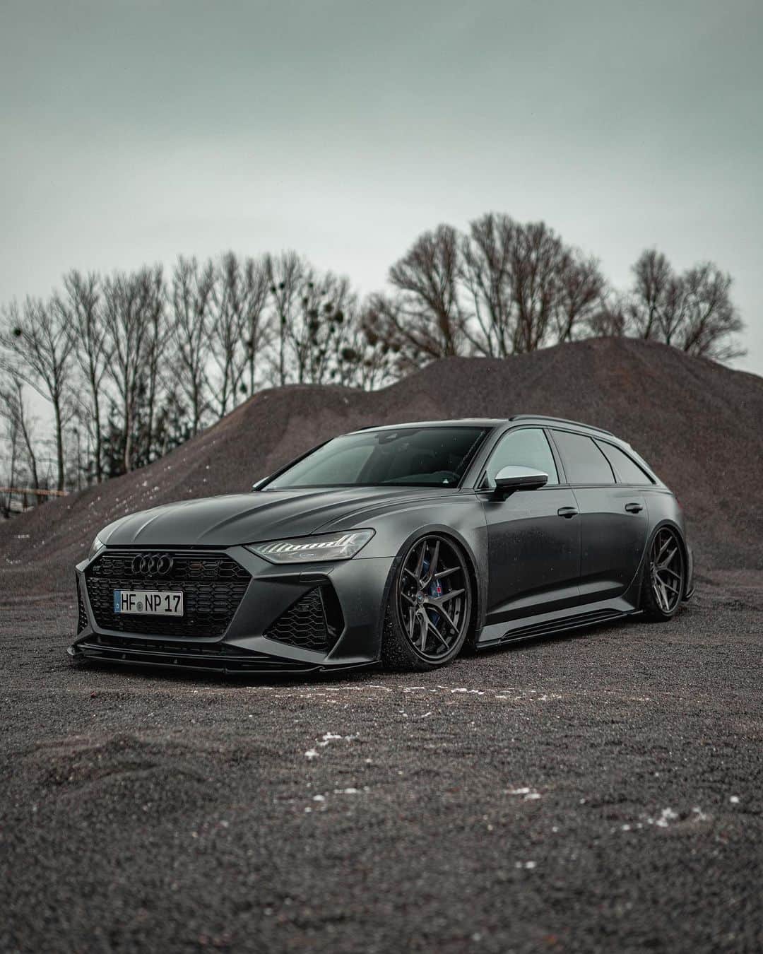 CARLiFESTYLEさんのインスタグラム写真 - (CARLiFESTYLEInstagram)「Bagged Audi RS6 on @vossen wheels! Owner @peussner_rs6 • Photo @ben.pixs #carlifestyle @ahexclusiveparts #RS6」1月20日 23時07分 - carlifestyle