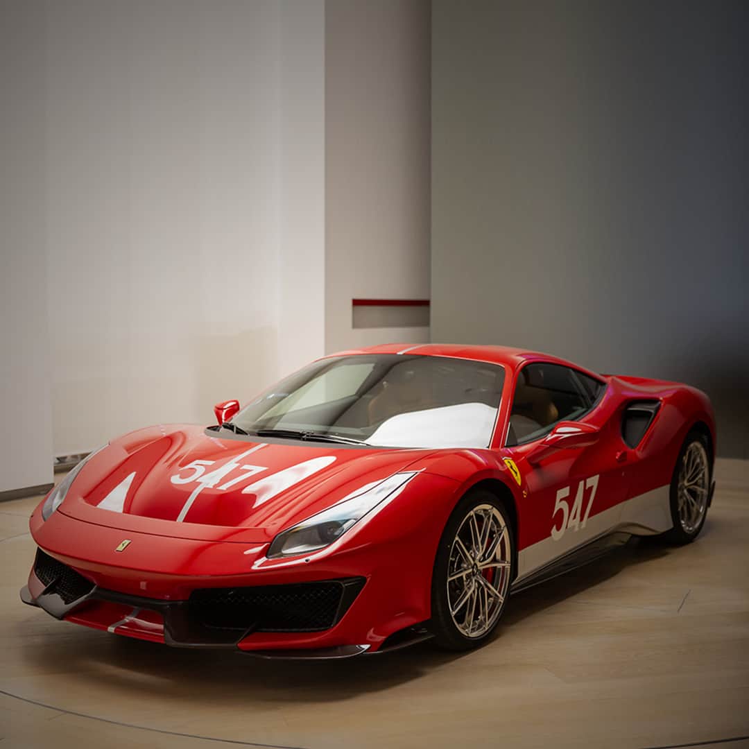 フェラーリさんのインスタグラム写真 - (フェラーリInstagram)「Born for the track, and ready to prove it. This Tailor Made #Ferrari488Pista evokes the glories of a classic race in every detail. #Ferrari #FerrariTailorMade」1月20日 23時07分 - ferrari