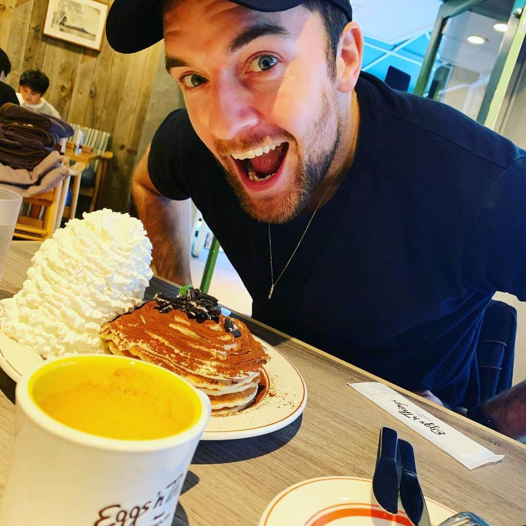 のインスタグラム：「体がスイーツを欲してる🍰🍮🧁🍦🍧🍬🍭🍪🍩🍫 疲れてるのか？いや、いつも食べたいか😋笑 #スイーツアンバサダー いつか @k_shohei13 とガチバトルしてどっちがいっぱい食べれるかやってみたい。笑 #スイーツコンシェルジュスペシャルアンバサダー」
