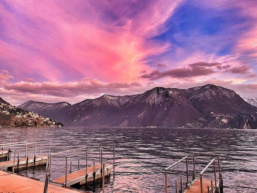 ホルヘ・ロレンソのインスタグラム：「Vanilla Sky 🌸  #Lugano #skyphotography #luganolake #lugano🇨🇭」