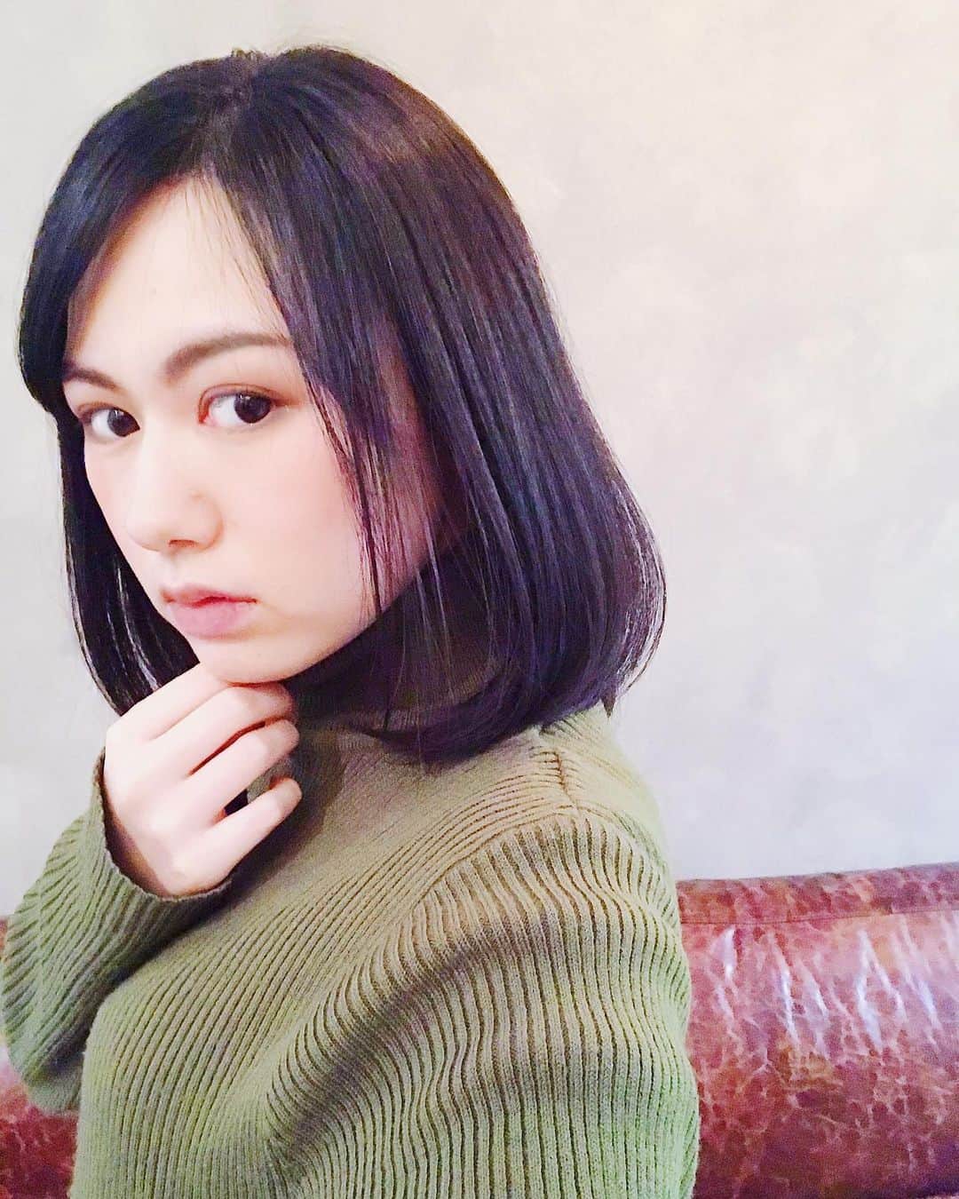 宮澤じゅりのインスタグラム：「.・☆.・*＊ . . 先日トリートメント行ってきました✂︎ . . 私はアホ毛が多いのが悩み。 髪の毛ツヤツヤさらさらな人 ホントに憧れ🥺 . . だからまずは月1トリートメントと お風呂上がりのドライヤーを 続けていこうと思います.・*＊ . . .・.・.・＊」