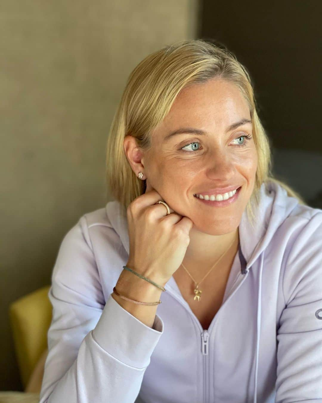 アンジェリーク・ケルバーさんのインスタグラム写真 - (アンジェリーク・ケルバーInstagram)「Patience is a virtue ✨ ... while waiting for the @australianopen (-19days)   #TeamAngie #OLCxKerber @olelynggaardcopenhagen」1月20日 23時26分 - angie.kerber