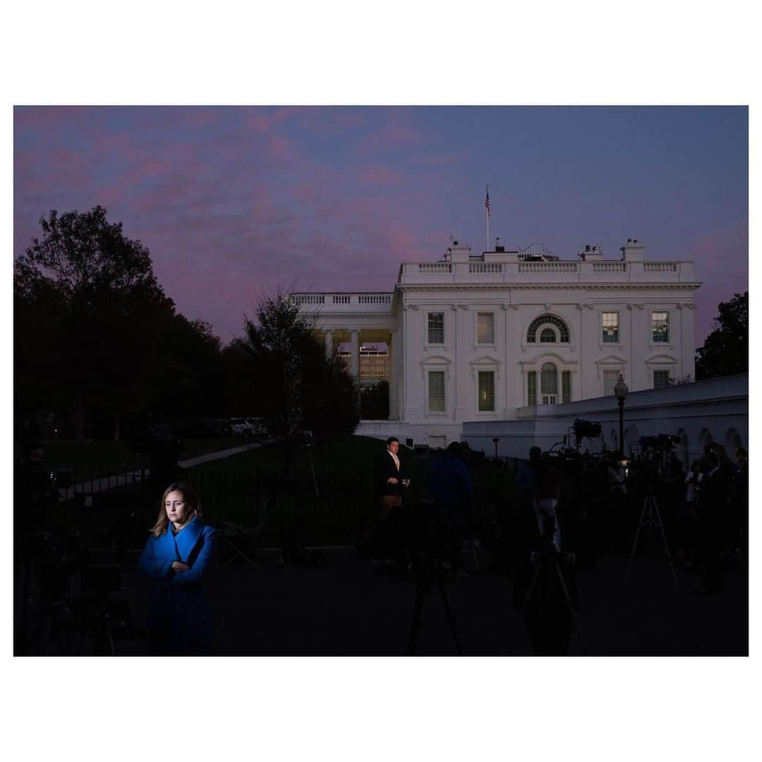 Magnum Photosさんのインスタグラム写真 - (Magnum PhotosInstagram)「@pvanagtmael for @time: 'A photographer's diary of 12 turbulent months in Trump's America'.⁠⠀ .⁠⠀ @time has featured @pvanagtmael's extensive coverage across America over 2020 that saw the photographer on the front line of Trump's rallies and anti-racism protests in the context of Covid-19, during an election year.⁠⠀ .⁠⠀ Key events the Magnum photographer documented include the aftermath of the killing of George Floyd in Minneapolis and the Black Lives Matter movement; politics, populism and 'Trumpism'; the election night at the White House, anti-racist protests across the country, and the recent events at the Capitol, photographing the pro-Trump rally that ultimately led to protesters breaching Capitol security, and invading the building itself.⁠⠀ .⁠⠀ The article is accompanied with an interview with @pvanagtmael in which he reflects: “This year kind of embodies all these things I’ve been looking at for the last 15 years: How forms of nationalism and militarism found a bedfellow in Trump, and well beyond that, to identity politics and a kind of sordid version of patriotism. But then also this racial reckoning. And then beyond that, the pandemic and our response to it, which framed questions like: What is our notion of liberty and duty to our neighbors and duty to our country?”⁠⠀ .⁠⠀ @pvanagtmael has also published a selection of his work made last year in a new booklet titled '2020', interspersing photographs and diary entries.⁠⠀ .⁠⠀ Visit the link in bio to read the story published by @time and @pvanagtmael's Instagram profile to find out more about the booklet. ⁠⠀ .⁠⠀ ©  @pvanagtmael/#MagnumPhotos⁠⠀ ⁠⠀」1月20日 23時26分 - magnumphotos