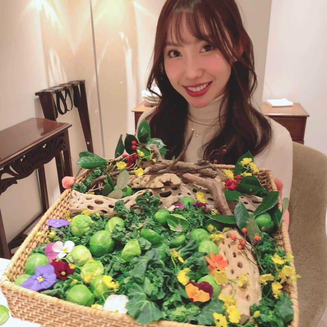 中島亜莉沙さんのインスタグラム写真 - (中島亜莉沙Instagram)「人生10227日目。 これからも自分らしく頑張ります🌼 いつも支えてくれる家族、友達、周りの皆様本当にありがとう💓  #にまいめ #畑のある暮らし風 #キャベツ収穫したお  #hbd #amour #dinner #恵比寿 #フレンチ」1月20日 23時34分 - arisan_days