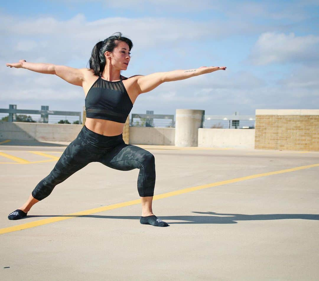 マリッサ・キングさんのインスタグラム写真 - (マリッサ・キングInstagram)「Since covid hit, this has definitely been the longest I’ve ever had off since I started gymnastics when I was 8 years old. I’ve had to find new ways of moving to stay active without flipping 24/7. Learning to stay connected to my body and find new ways of challenging myself has been refreshing. How do you stay connected with your body? Do you challenge yourself daily? Remember, you only have one body, love it, listen to it.. work to keep it the best temple it can be. ✨ • • • #mind #body #soul #dailywork #stayingstrong #fitnesslifestyle #feelgoodvibes #connect #healthyliving  #youcandoittoo #letsdoittogether #connectwithyourself」1月20日 23時37分 - marissapking