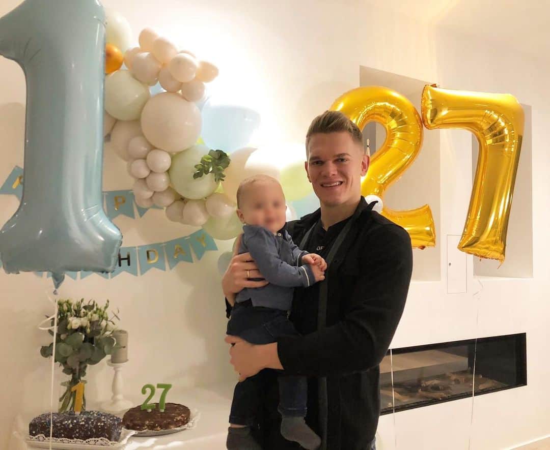 マティアス・ギンターのインスタグラム：「127... krasses Alter sag ich euch 👴🏼  Vielen Dank an alle Glückwünsche 😊👶🏼 #birthdayboys」