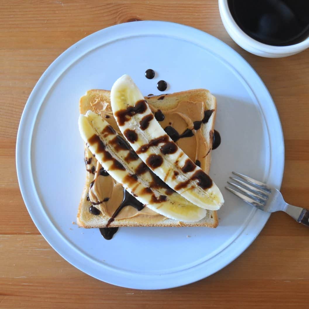 山崎佳のインスタグラム：「Today’s breakfast. がつんと甘いやつ。」