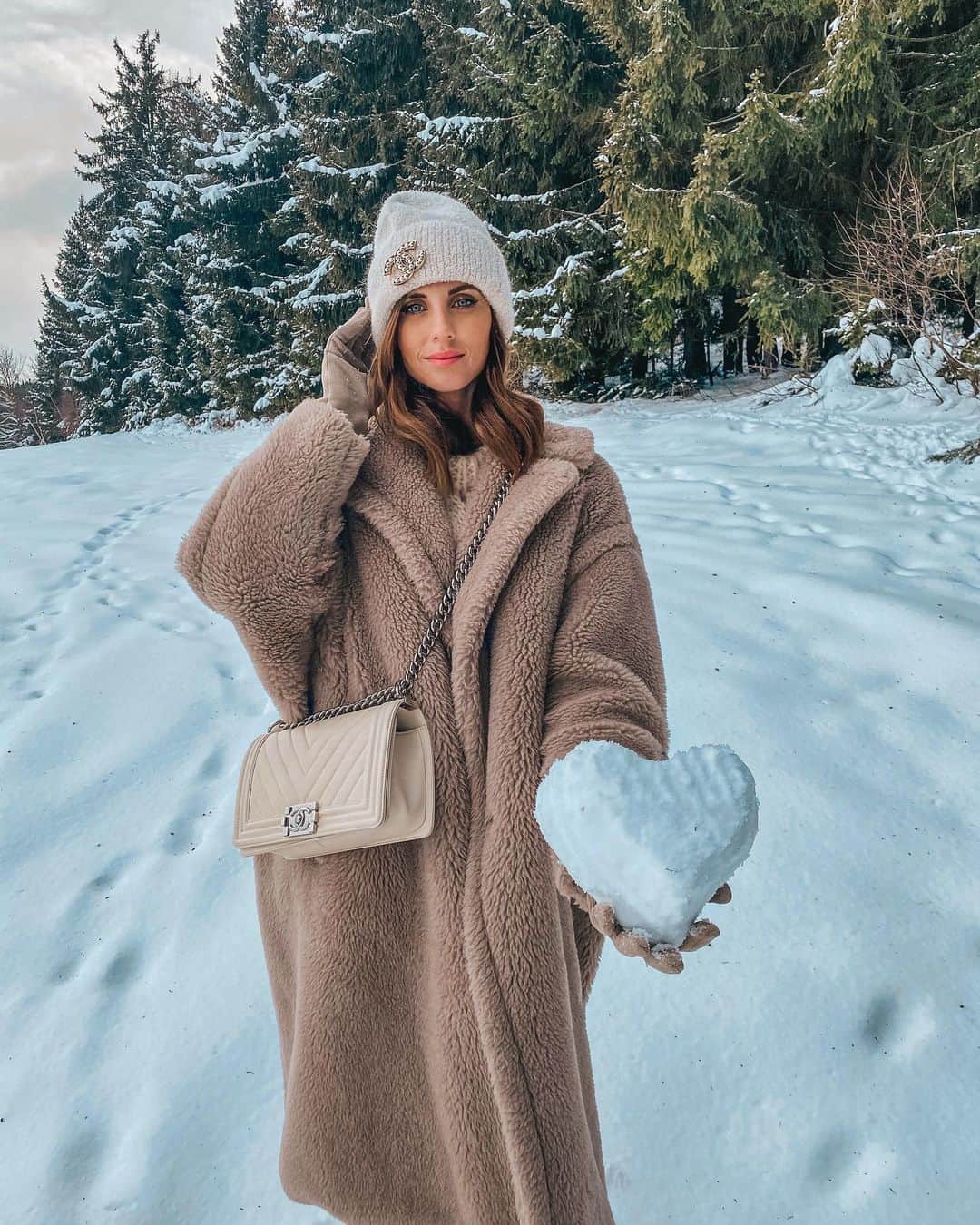 バーボラ・コディトヴァのインスタグラム：「🐻🐻🐻」