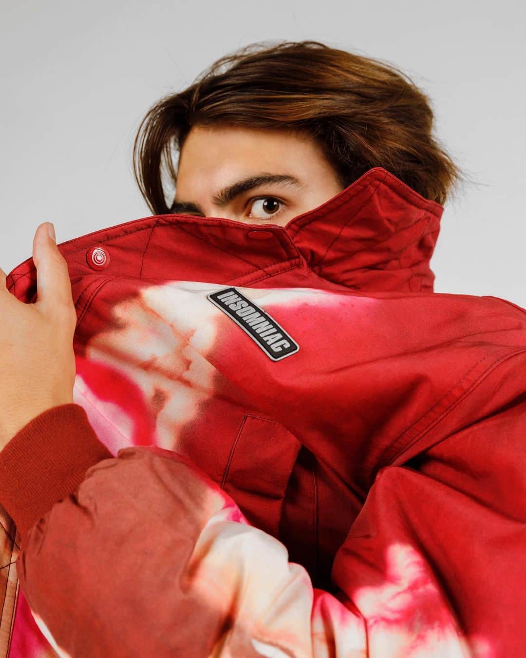 サキャスティックさんのインスタグラム写真 - (サキャスティックInstagram)「@insomniacltd WINTER   Buddha Jacket Red Japanese hand dyed waterproof and water repellant nylon jacket, side entry under patch pockets, full zip front with storm flap snap button closure, custom drawcord, logo embroidery. 600MM PU+WR. Made in USA.  Gleamers Long Sleeve T Shirt Black Custom yarn dyed cotton jacquard knit long sleeve shirt. Made in the USA.  Celestial Pant Black Tie dyed heavyweight cotton rayon pant, oversized fit, custom drawcords. Made in USA.」1月21日 0時03分 - paultbythesea