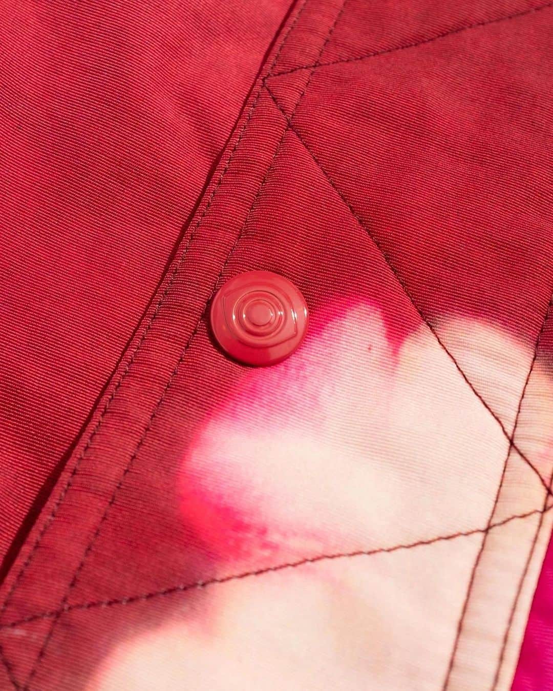サキャスティックさんのインスタグラム写真 - (サキャスティックInstagram)「@insomniacltd WINTER   Buddha Jacket Red Japanese hand dyed waterproof and water repellant nylon jacket, side entry under patch pockets, full zip front with storm flap snap button closure, custom drawcord, logo embroidery. 600MM PU+WR. Made in USA.  Gleamers Long Sleeve T Shirt Black Custom yarn dyed cotton jacquard knit long sleeve shirt. Made in the USA.  Celestial Pant Black Tie dyed heavyweight cotton rayon pant, oversized fit, custom drawcords. Made in USA.」1月21日 0時03分 - paultbythesea