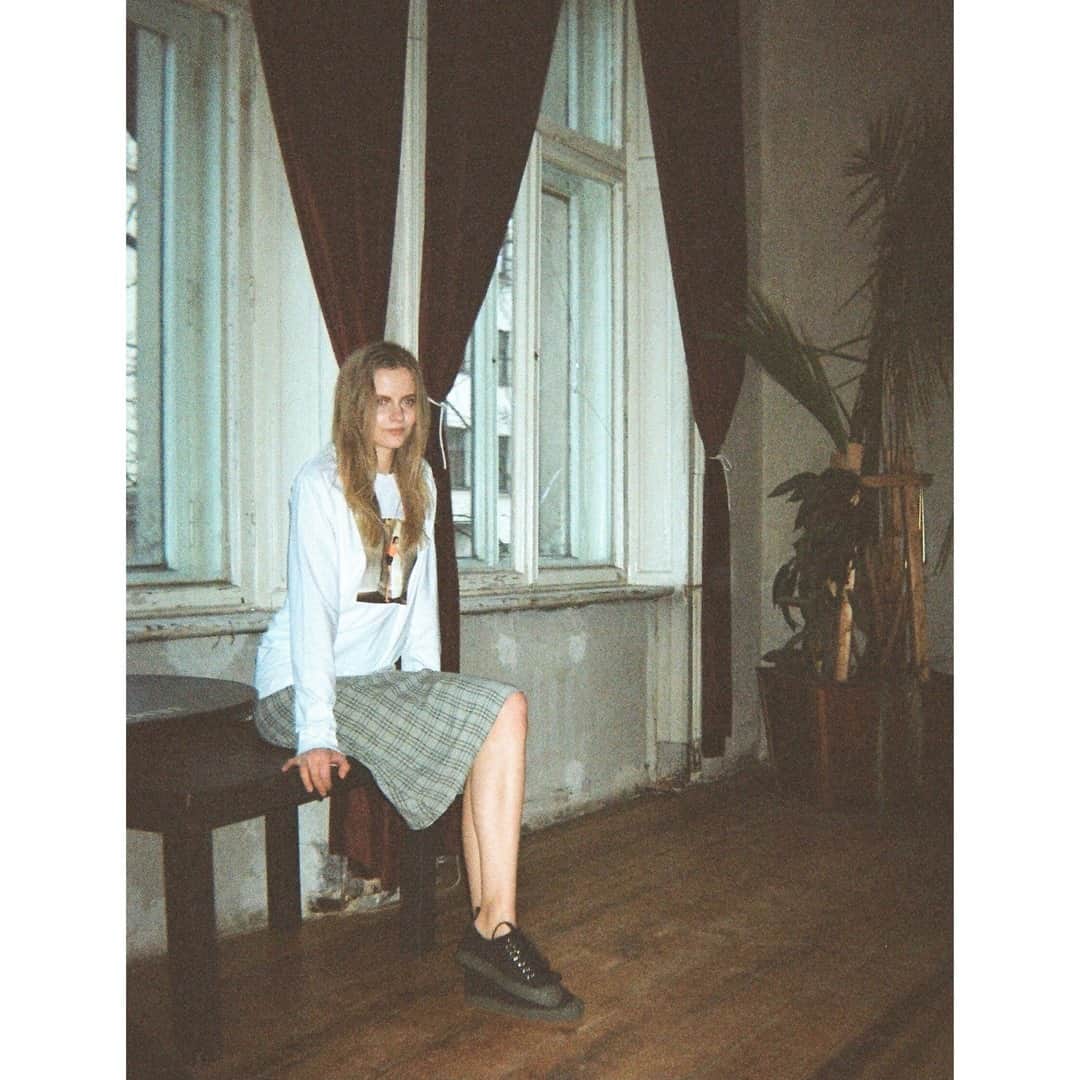 テーリポルキのインスタグラム：「Only 1 week to go in @kampgarden and the moving sale is going crazy, welcome to visit! The new store will open in February.⠀⠀⠀⠀⠀⠀⠀⠀⠀ ⠀⠀⠀⠀⠀⠀⠀⠀⠀ #TERHIPÖLKKI #terhipölkkistore #finnishdesign #sustainable #footwear #shoes #sale #finalsale」