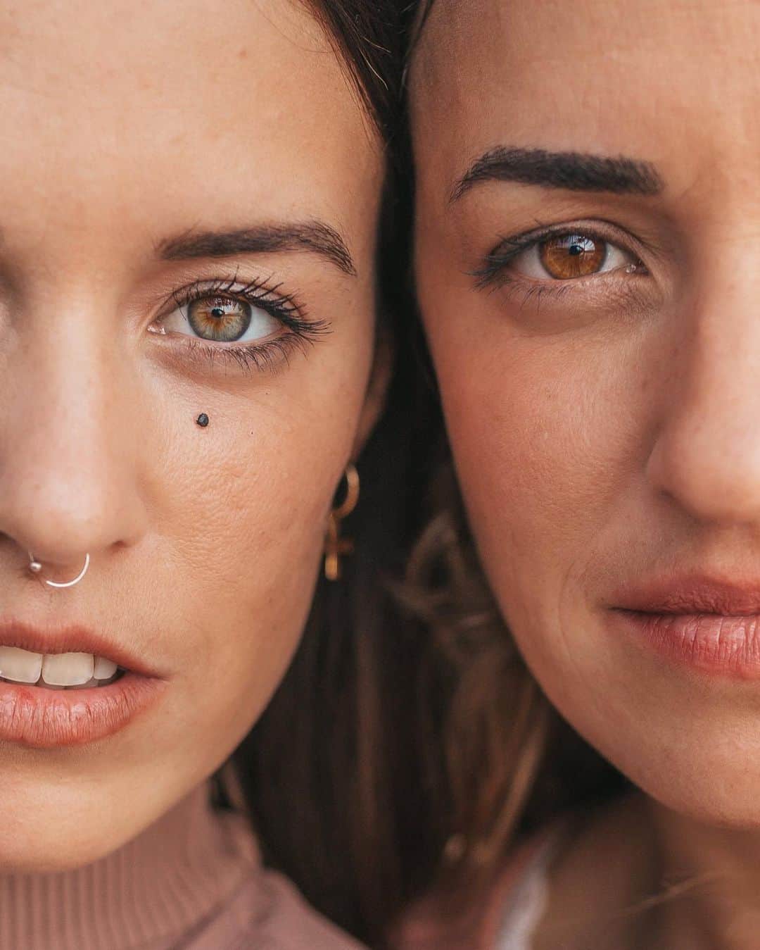 ジェマ・マリンのインスタグラム：「Incredible Shot with my sister @olgamarin_ She is just beautiful   @araschmetterling Tu talento es brutal 😘❤️   Que os parece? Es un fotón o no? 😍😍😍 Me encanta!!! Que guapa es mi hermana @olgamarin_」