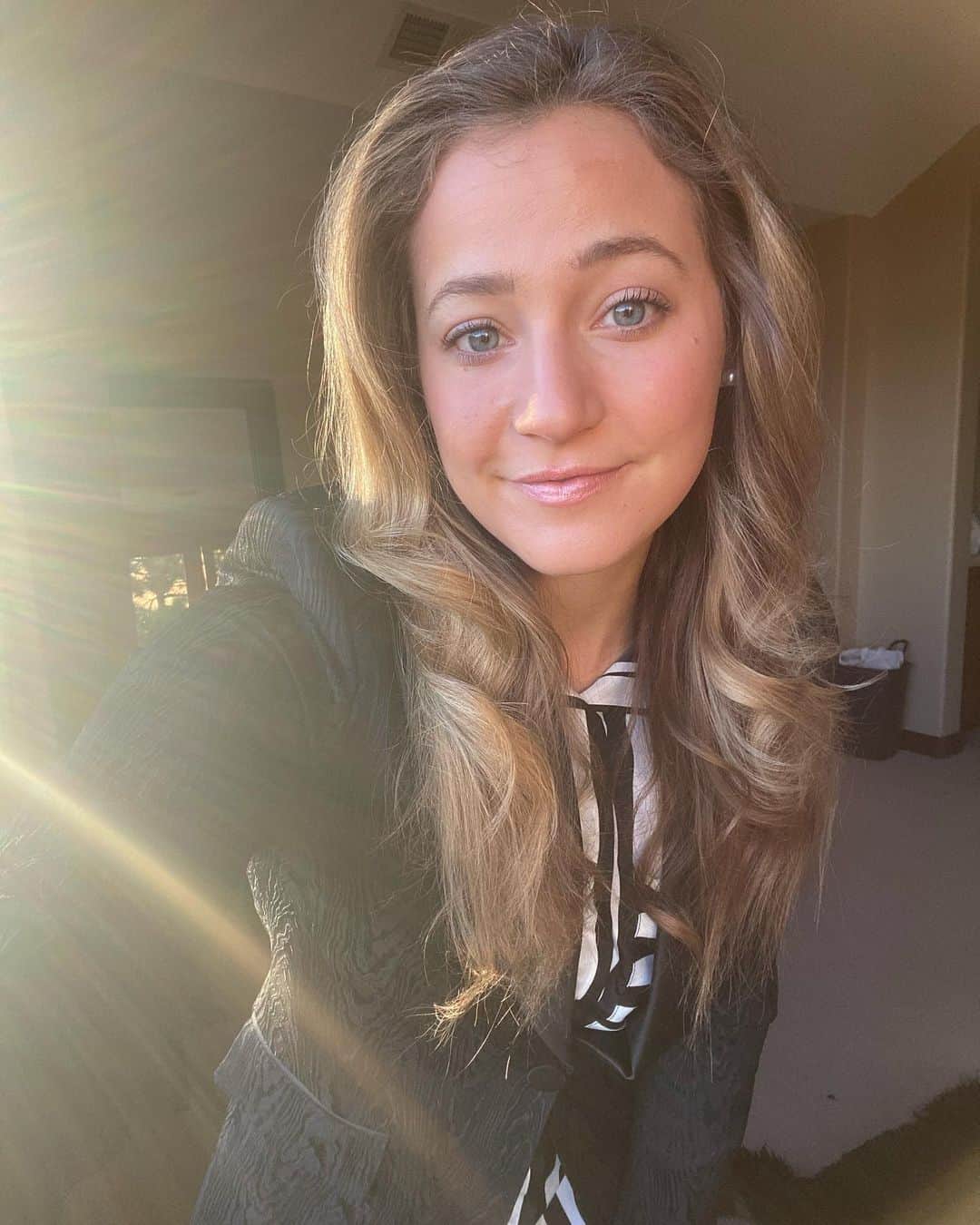 サッシャ・ディギーリアンのインスタグラム：「My hope feels restored this morning ☀️」