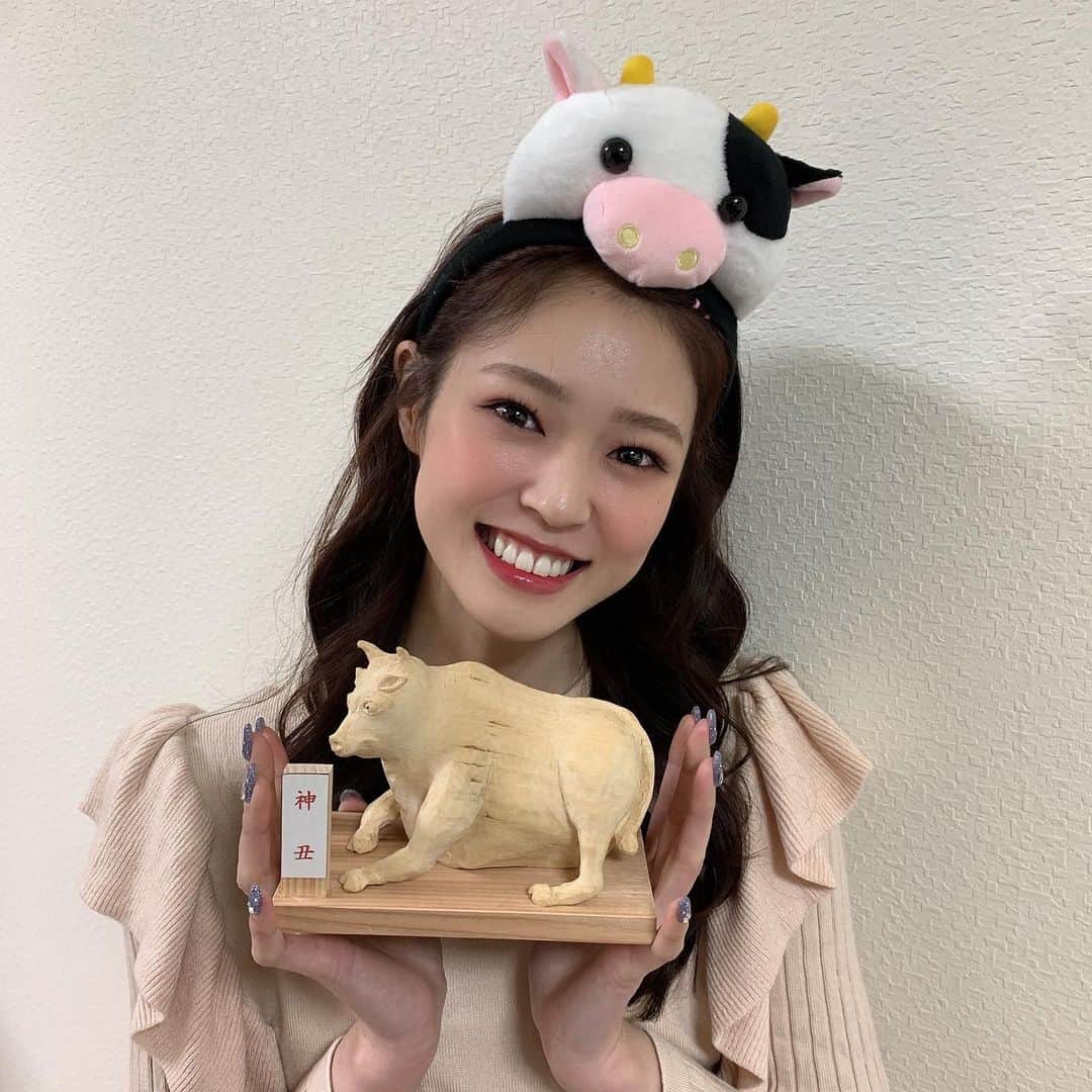 橘香恋のインスタグラム：「おはようございます❤︎﻿ ﻿ 前回の投稿に﻿ イイネとコメントありがとうございます☺﻿ ﻿ まだ﻿1月だし大丈夫だよね、、、🥺？ ﻿ ﻿2021年バージョンです🖤🤍 ﻿ ﻿」