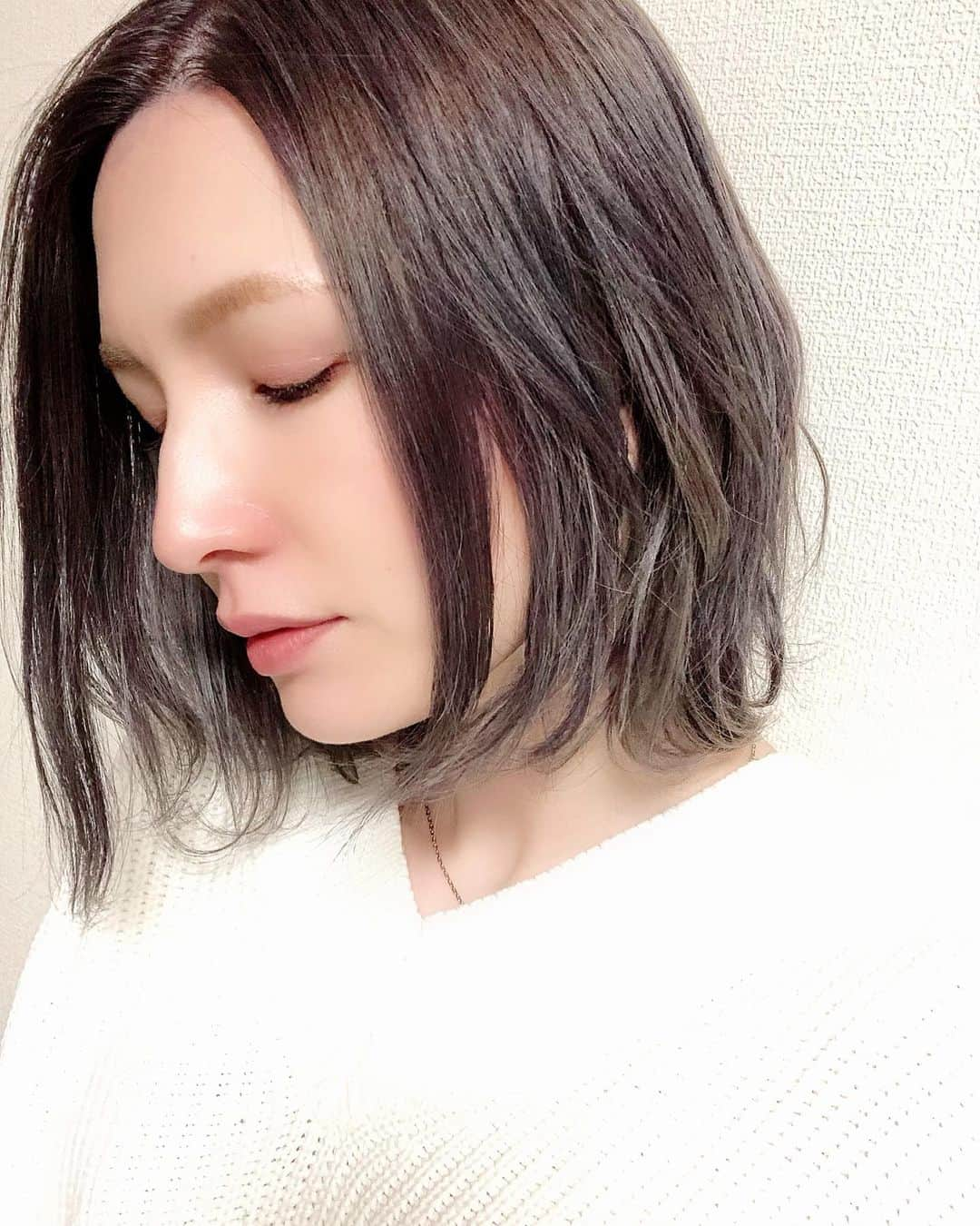 中田有美さんのインスタグラム写真 - (中田有美Instagram)「毎回カラーが落ちていく過程が楽しみ♡ ﻿ ﻿ どんな色になるのかな〜?? ﻿ ﻿ #ヘアカラー ﻿ #ヘアスタイル﻿ #外ハネボブ ﻿ #外ハネスタイル﻿﻿ ﻿ ﻿ ﻿ #aichi #photo #model #hair #haircolor  #hairstyle #stayle #ashhair #me #y_n_yumi #出口有美 #愛知 #名古屋 #豊田市 #アッシュヘアー#スタイル」1月21日 0時33分 - yumi_5287