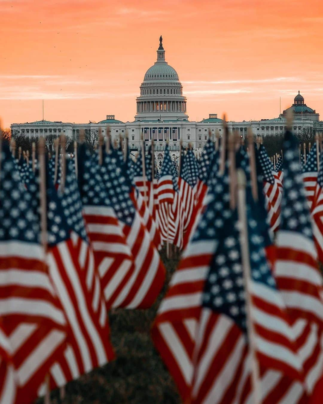 キャロル・ラドジウィルのインスタグラム：「It's a new dawn. It's a new day. And I'm feeling fine. 🇺🇸💙 • #inauguration2021」