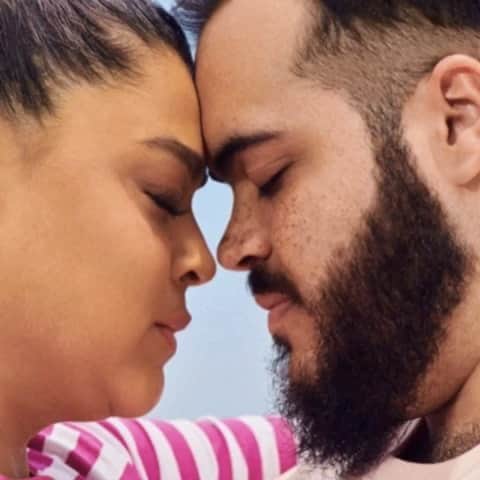 Preta Gilのインスタグラム：「Há 26 anos, no dia de hoje, às 10 horas da manhã aqui no Rio de Janeiro, na Clínica São Vicente na Gávea, nasceu o maior amor da minha vida: @franciscogil! Meu filho, meu melhor amigo e meu orgulho!!! Sua mãe só quer o seu bem, a sua felicidade e estarei aqui pra tudo tudo sempre!! Muito axé pra você, meu amor!!!」