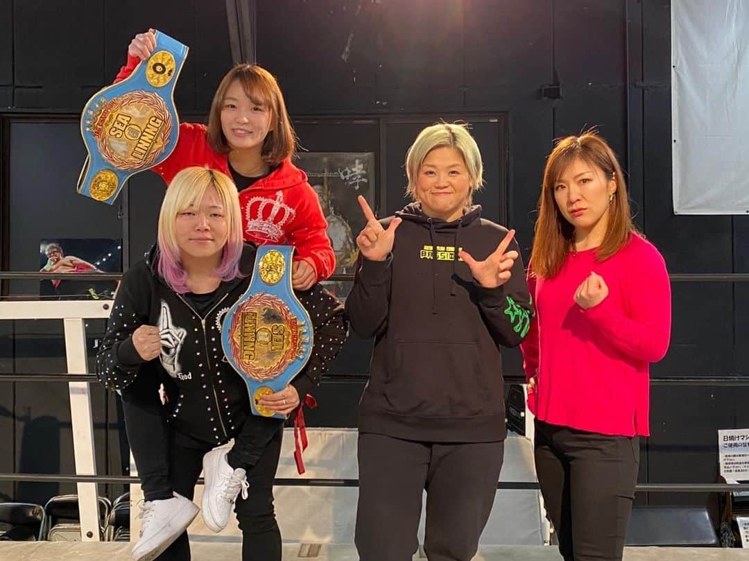 高橋奈苗のインスタグラム：「大丈夫だよ、ありさちゃん。私についてこい🔥  1人ずつで入場するとか悲しいこと言うから中島の好きそうなテーマ曲を用意するから2人でノリノリでいきましょう♪  しかし。 この4人で試合するのが初めてとは・・・  きっと、THE SEAdLINNNGな試合になります。  ーーーーーー  【SEAdLINNNG１・２２新木場に向け、本日調印式＆22日ライブ配信決定＆朱崇花欠場】  2021年の開幕戦となった1・11後楽園で世志琥＆Sareee組に勝利した中島安里紗に対して高橋奈七永が突然のコンビ結成＆タッグ王座挑戦を提案。中島も「今年はやった事のない事にチャレンジしたい」と事実上受諾し、オニカナの持つタッグ王座挑戦が決定。 その後、この試合がさのWWE渡米前の最後の試合になることも発表され、俄然注目度が増す闘いに。  2021年1月22日（金）18:00 START 17:30 OPEN 「SEAdLINNNG～SHINKIBA NIGHT!～」 東京・新木場1stRING  〈メインイベント　SEAdLINNNG BEYOND THE SEA Tag Championship  30分1本勝負〉 〈王者組〉世志琥&Sareee　(WWE Count Down）【鬼に金棒】 vs 〈挑戦者組〉高橋奈七永&中島安里紗 ※第7代王者組、2度目の防衛戦　挑戦者組が勝利した場合第8代王者となる  ▼本日はこちらの調印式をオンラインで行います。  1/20 17：00から　SEAdLINNNG YouTubeチャンネル　https://cutt.ly/MjASRt2 と、22日にもライブ配信が決定しているSEAdLINNNG LiVE　https://seadlinnnglive.com/  両方からご覧いただけます。  是非ご視聴、コメントお願い致します。  ーーーーーーーーーーー  【朱崇花欠場によりカード変更/Sareee日本最終戦でタッグタイトル　鬼カナvs奈七永&中島　全カードライブ配信決定！】  1月22日（金）18:00 START  「SEAdLINNNG～SHINKIBA NIGHT!～」  1・22出場予定でした朱崇花選手が怪我の為今大会を欠場することとなりました。それに伴い下記カードに変更となります。ご理解の程宜しくお願い申し上げます。  ◯変更前カード↓ 〈第2試合　ハイスピード4WAYマッチ　20分1本勝負〉 藤本つかさ(アイスリボン)  vs  春輝つくし(アイスリボン)  vs  朱崇花  vs  AKARI(PURE-J) ※つくしルール ※レフェリー　南月たいよう  ◯変更後カード↓ 〈第2試合　ハイスピード3WAYマッチ　20分1本勝負〉 藤本つかさ(アイスリボン)  vs  春輝つくし(アイスリボン)  vs  AKARI(PURE-J) ※つくしルール ※レフェリー　南月たいよう  1・22東京・新木場1stRING の大会のライブ配信が決定いたしました！ 世志琥は1・23が10周年記念日、そしてSareeeのWWEが決定し日本最後のリングとなる今大会。奈七永&中島のタッグ始動で鬼カナが保持するベルトの行方は・・？ 是非ご視聴よろしくお願い致します！  ■ライブ配信特設サイト ◯サイト名 SEAdLINNNG LiVE  ◯サイトURL https://seadlinnnglive.com/  ■ライブ配信チケット詳細 ・視聴チケット代金：3,500円（税込）  ※ライブ配信はご購入したサイトでそのままご視聴いただけます。  ーーーーーーーーーーーーーーーーー  ◯投げ銭チケット1,000円（税込） ※特典なし  ◯投げ銭チケット3,000円（税込） ※ サインデジタルPHOTO   ◯投げ銭チケット5,000円（税込） ※ サインデジタルPHOTO + 動画  ○投げ銭チケット世志琥10周年バージョン6,000円　 ※世志琥個人サインデジタルPHOTO ＋動画 ※特製色紙プレゼント  ※こちらだけでは視聴はできません。 ※視聴は別途視聴チケット代金が必要です ※アーカイブは１週間ご視聴していただけます。  ーーーーーーーーーーーーーーーーー  ■ライブ配信ご視聴方法 下記URL「ライブ配信ご視聴手順」からご確認ください。 https://seadlinnnglive.com/profile  ー決定全カードー  〈メインイベント　SEAdLINNNG BEYOND THE SEA Tag Championship  30分1本勝負〉 〈王者組〉世志琥&Sareee　(WWE Count Down）【鬼に金棒】 vs 〈挑戦者組〉高橋奈七永&中島安里紗 ※第7代王者組、2度目の防衛戦　挑戦者組が勝利した場合第8代王者となる  〈第3試合　ユニット対抗3WAYタッグマッチ　　　30分1本勝負〉 水波綾&青木いつ希(ショーンキャプチャー)【MAX VOLTAGE】 vs 真琴&海樹リコ【ラスエゴ】 vs 小林香萌&笹村あやめ(2AW)【世志琥組】  〈第2試合　ハイスピード3WAYマッチ　20分1本勝負〉 藤本つかさ(アイスリボン)  vs  春輝つくし(アイスリボン)」