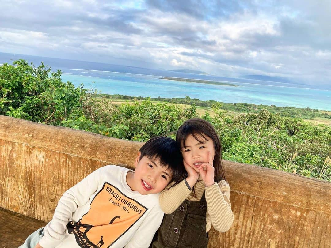 大西宏明さんのインスタグラム写真 - (大西宏明Instagram)「旅行記✈️🏖  あっっ😳と言う間に大きくなると思うし！ 楽しく笑顔で色々な所に連れて行ってあげたい❗️ 色々な経験をさせてあげたい✨✨  #息子 #7歳 #娘 #5歳 #家族旅行 #旅行記 #子供の笑顔 #家族写真  #楽しい時間  #色々な景色 #いい経験 #大きくなるの早い  #笑顔 #旅行 #八重山諸島 #旅行好きな人と繋がりたい  #家族写真  #野球好きな人と繋がりたい  #smile #ほなっ！！」1月21日 1時11分 - ohnishi_hiroaki_0428