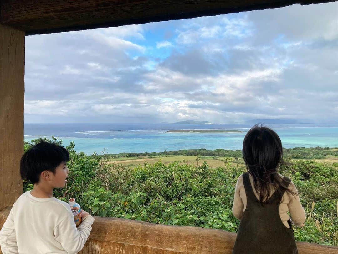 大西宏明さんのインスタグラム写真 - (大西宏明Instagram)「旅行記✈️🏖  あっっ😳と言う間に大きくなると思うし！ 楽しく笑顔で色々な所に連れて行ってあげたい❗️ 色々な経験をさせてあげたい✨✨  #息子 #7歳 #娘 #5歳 #家族旅行 #旅行記 #子供の笑顔 #家族写真  #楽しい時間  #色々な景色 #いい経験 #大きくなるの早い  #笑顔 #旅行 #八重山諸島 #旅行好きな人と繋がりたい  #家族写真  #野球好きな人と繋がりたい  #smile #ほなっ！！」1月21日 1時11分 - ohnishi_hiroaki_0428