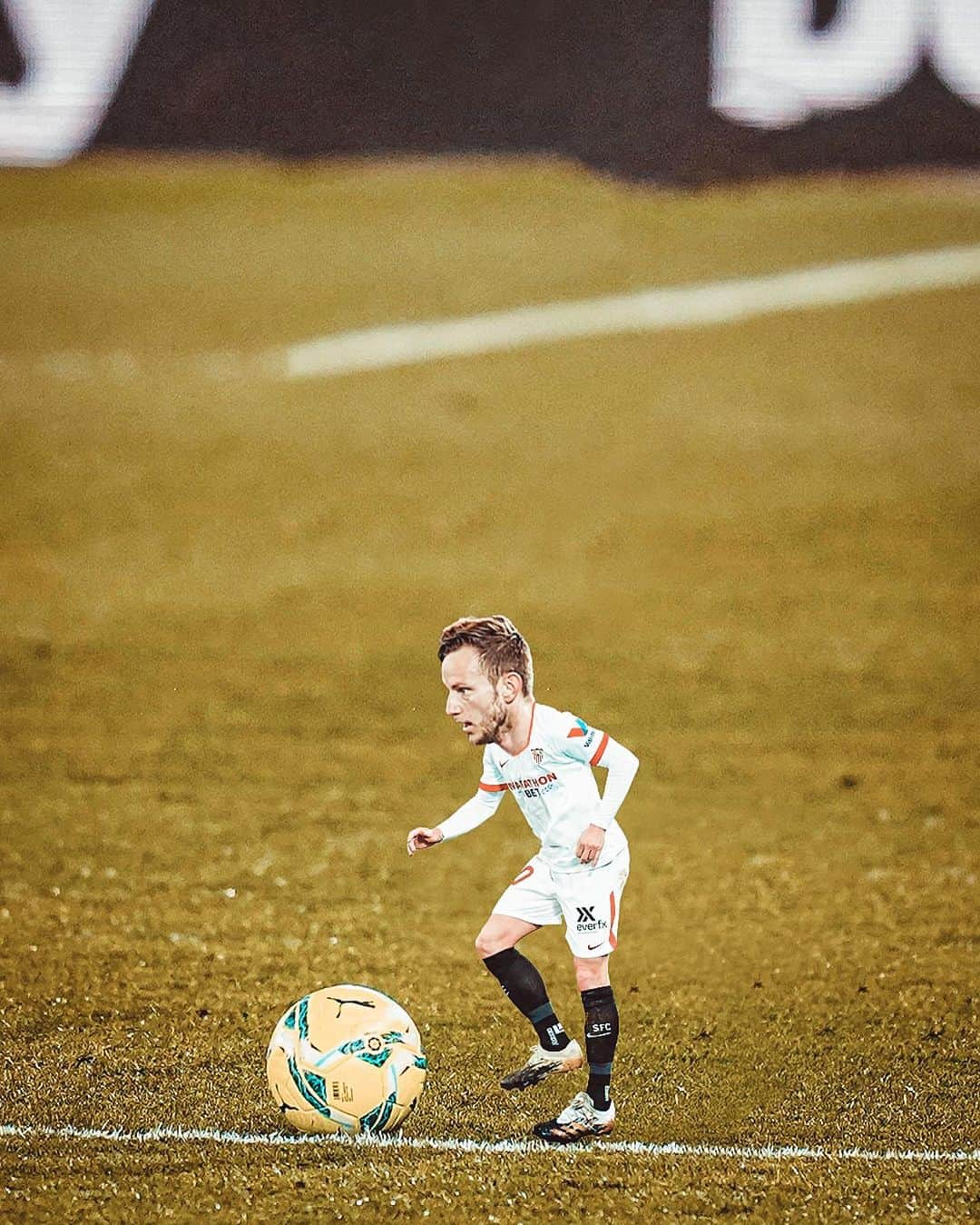 イヴァン・ラキティッチのインスタグラム：「I had to try this! Mini #Rakitic, not bad right? 😂✌🏼👶🏼」