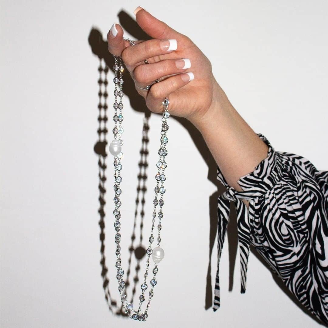 バトラー&ウィルソンのインスタグラム：「#NewArrivals Our new delicate necklace features a chain dotted with sparkling Swarovski crystals and two baroque pearls. Wear this versatile piece ultra long or double it up!」