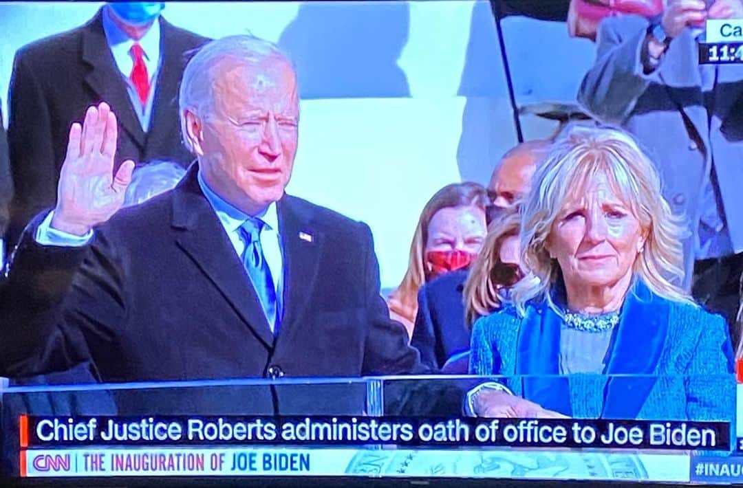 ダン・ブカティンスキーのインスタグラム：「A more perfect Union.  #america. #history #love @joebiden」