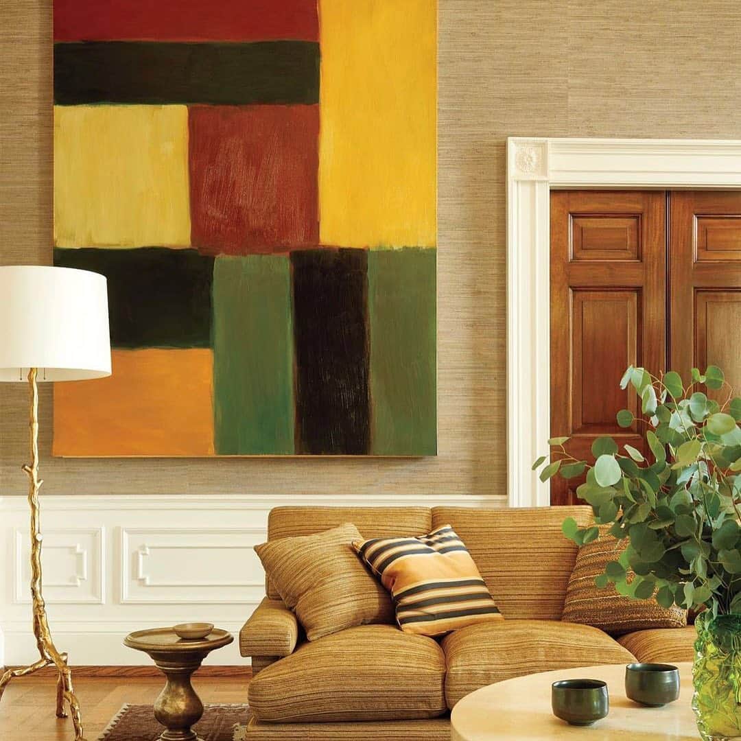 Homepolishのインスタグラム：「“My big initiative, which @michelleobama was very enthusiastic about and signed off, was this idea of bringing more 20th century, postwar art into the collection,” @michaelsmithinc on designing the Obama White House. @seanscullystudio’s ONEONEZERONINE RED, on loan from @ngadc, is displayed against a wall clad in rush-cloth paper.  For more pro tips from the Obama White House, check out the link in bio.」