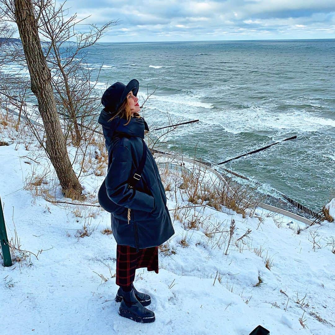 ダリア・イオノワのインスタグラム：「афсёуже,фсё 🌊」