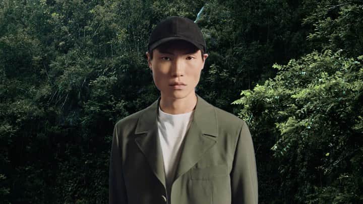 カナーリのインスタグラム：「Canali Black Edition look composed by military-inspired wool blend lightweight jacket, white cotton crewneck sweater and black ripstop tailored pants.  The new #CanaliSS21 collection is coming soon.  #StayTuned #Canali1934 #MadeInItaly」