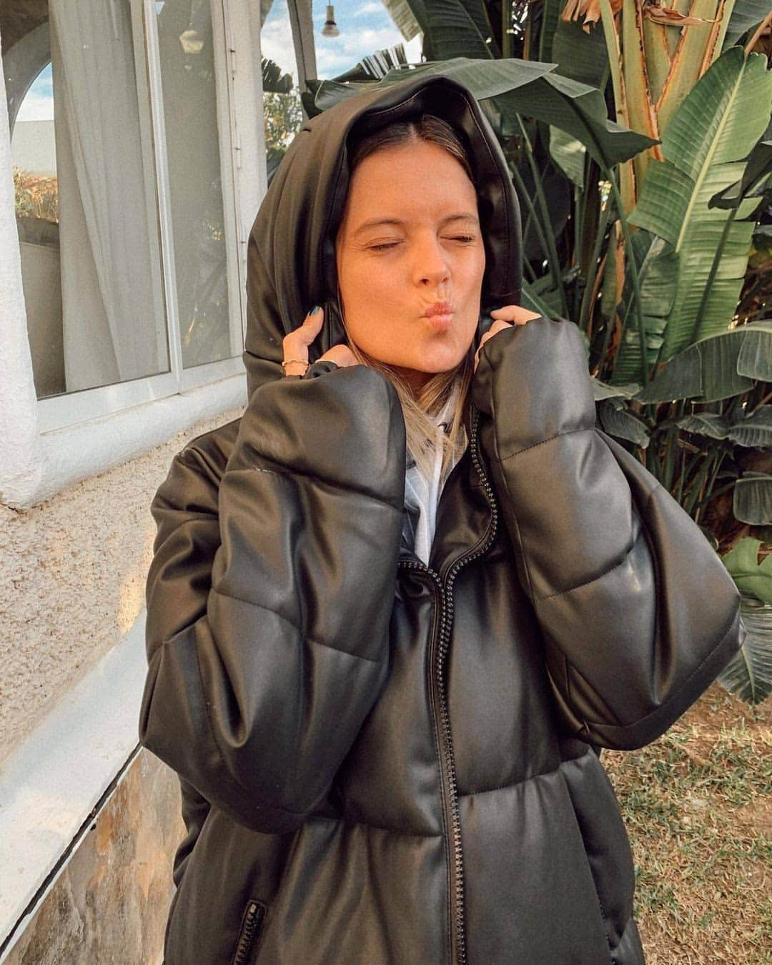 プリマークさんのインスタグラム写真 - (プリマークInstagram)「Daily walk in a jacket that feels like a hug @byerikabatista ✔️ If you've got a padded jacket in your wardrobe (and why wouldn't you?!) then head over to primark.com for tips on how to style it for winter walks ❄️ #Primania」1月21日 2時05分 - primark