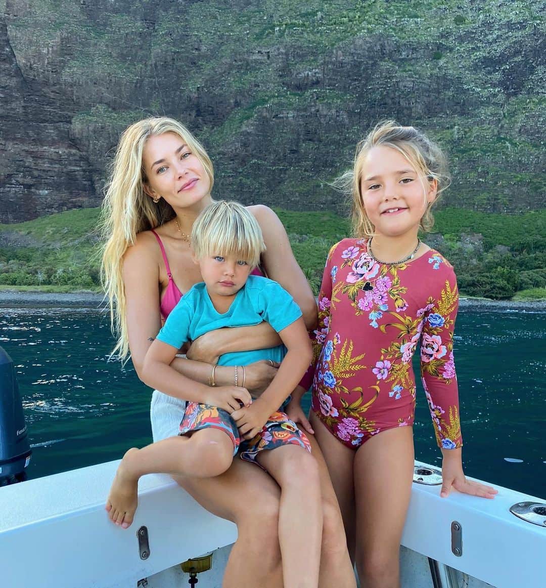 トリ・プラバーのインスタグラム：「Just over here dreaming of perfect days like this 🤍」