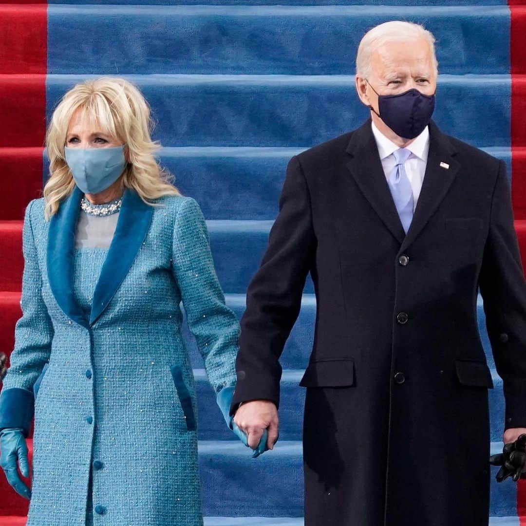 Cosmopolitanさんのインスタグラム写真 - (CosmopolitanInstagram)「@drbiden's blue #inauguration2021 outfit might be a sneaky dig at Donald Trump 👀 Link in bio.」1月21日 2時15分 - cosmopolitan