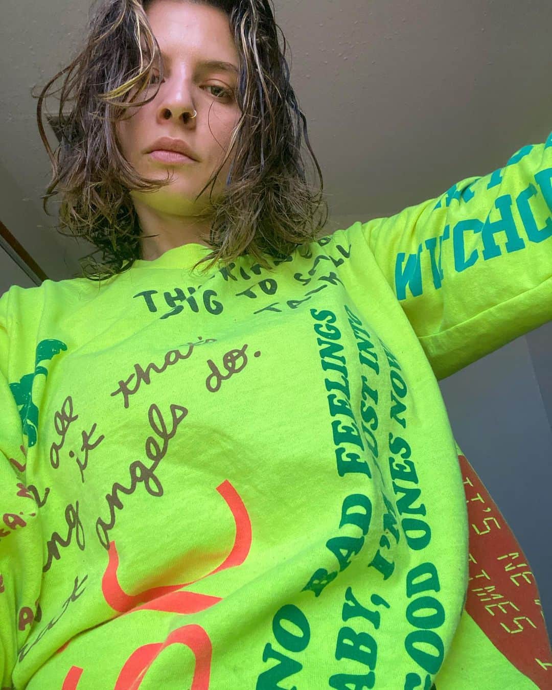 glorianotoのインスタグラム：「Wearing my mantra’s quite literally, on my sleeve @amberibarreche」