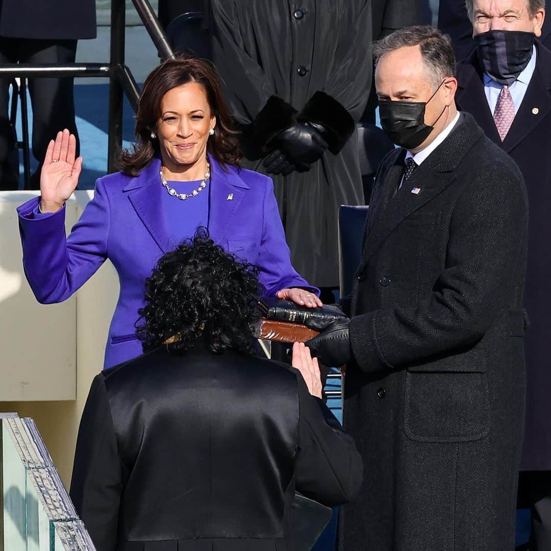 オプラ・ウィンフリーのインスタグラム：「In tears watching this extraordinary moment for women in the U.S. and the world. Vice President @kamalaharris 🇺🇸」