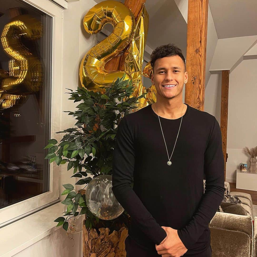 のインスタグラム：「Danke für all eure Glückwünsche 😁🙏🏾 #26」