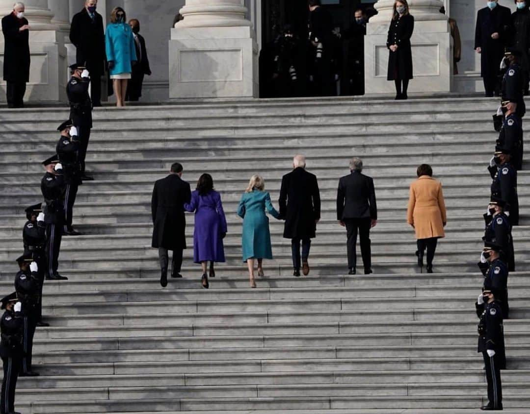 クリス・ジェンナーさんのインスタグラム写真 - (クリス・ジェンナーInstagram)「Congratulations @joebiden @kamalaharris!! What an emotional, historical, incredible and hopeful day this is in history!! Thank you for bringing so much hope and promise to our nation. “Together, we shall write an American story of hope, not fear. Of unity, not division. Of light, not darkness. A story of decency and dignity, love and healing, greatness and goodness.” -President @JoeBiden #Inauguration2021」1月21日 2時44分 - krisjenner