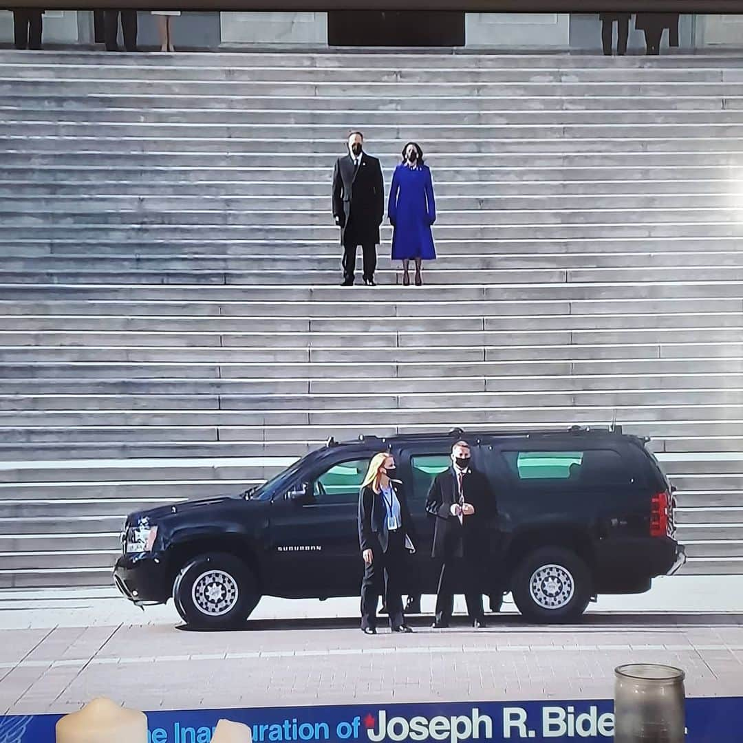 ガソリングラマーさんのインスタグラム写真 - (ガソリングラマーInstagram)「Yep @kamalaharris @drbiden @joebiden @douglasemhoff we did it #inauguration #inauguration2021 🥳🥳🥳🥳🥳🥳🥳」1月21日 2時48分 - gasolineglamour