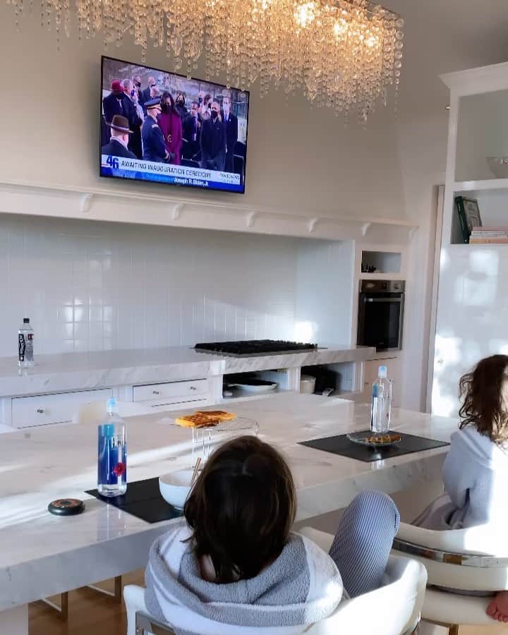 レイチェル・ゾーのインスタグラム：「The first #inauguration my children will remember and it was #perfect 🙏🏻❤️🤍💙 congratulations #President @joebiden #Vicepresident @kamalaharris 🇺🇸 #letsdothis and ❤️ @barackobama 👍 @michelleobama  XoRZ」