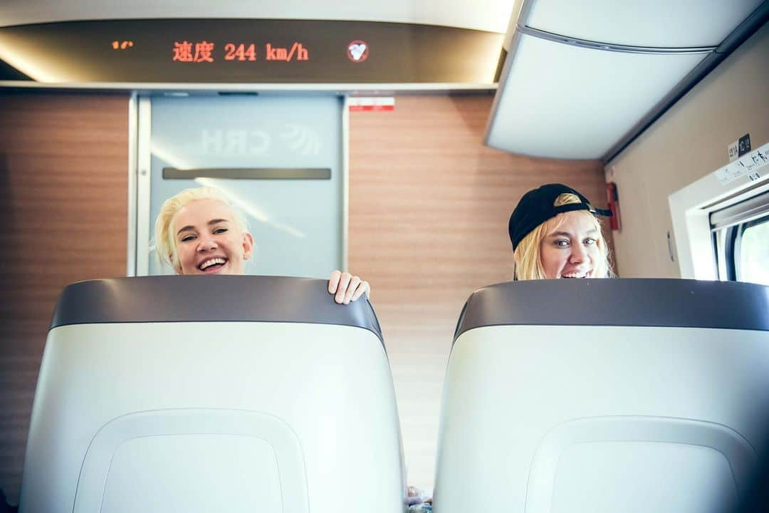 NERVOさんのインスタグラム写真 - (NERVOInstagram)「Hey tour manager…. are we there yet? 🤔🤔🚊🚞」1月21日 2時50分 - nervomusic