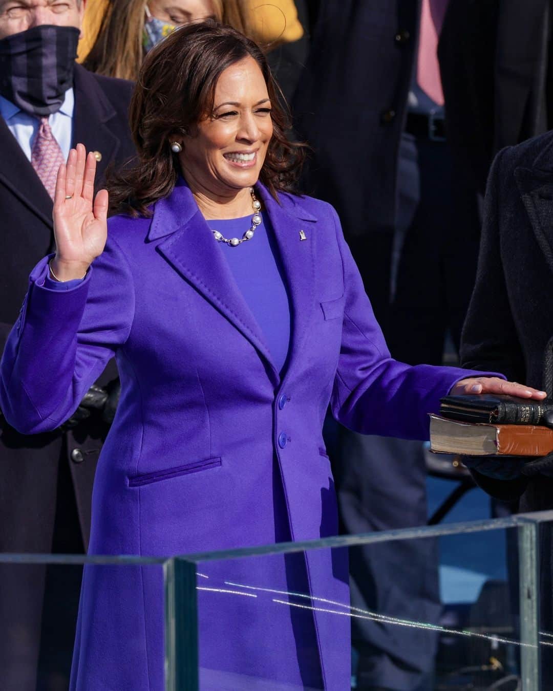 British Vogueさんのインスタグラム写真 - (British VogueInstagram)「As #JoeBiden and #KamalaHarris were sworn in as the President and Vice President of the United States, Harris wore a striking purple ensemble by @ChristopherJohnRogers, the colour an apparent nod to America’s first Black congresswoman Shirley Chisholm, who ran for President in 1972. The new Vice President also wore a necklace made up of Australian South Sea pearls wrapped in interlocking gold chain links by @W.RosadoJewelry. “I wanted it to represent who Kamala is — to Americans, to women, to people of colour, to the world,” the New York jeweller told #BritishVogue. Click the link in bio for more on the historic moment.」1月21日 2時50分 - britishvogue
