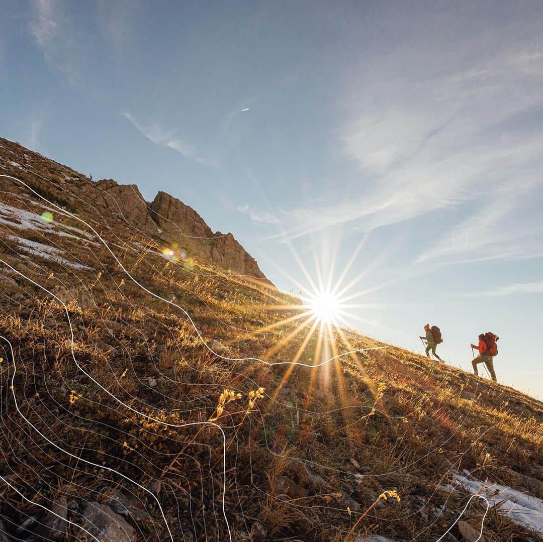 オボズのインスタグラム：「#truetothetrail encapsulates how we treat people and our broader community. We're expanding our view and embarking on a trail to create an environment that is more open & inclusive.  Read our full 2020 Justice, Equity, Diversity, and Inclusion Report: Link in bio 🍃  . . . . #obozfootwear #adventure #hiking #trekking #companyculture #InSolidarity #outdoorindustry」