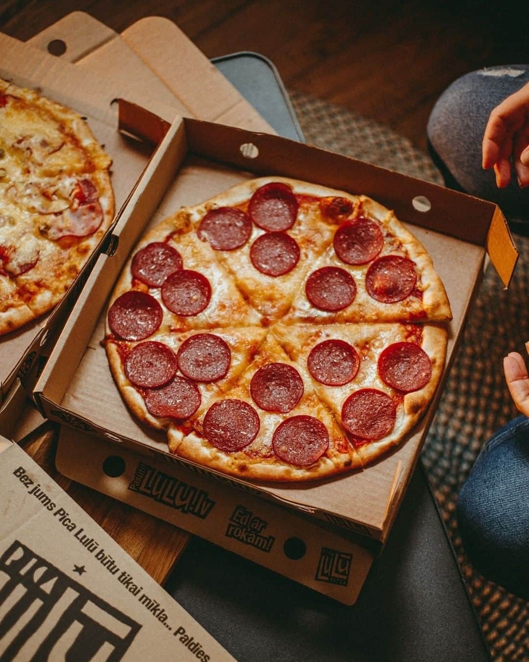 Pica LuLūのインスタグラム：「Gadi rit uz priekšu, bet desu pica joprojām starp mūsu klientu favorītiem! 😍 Mmmm!」