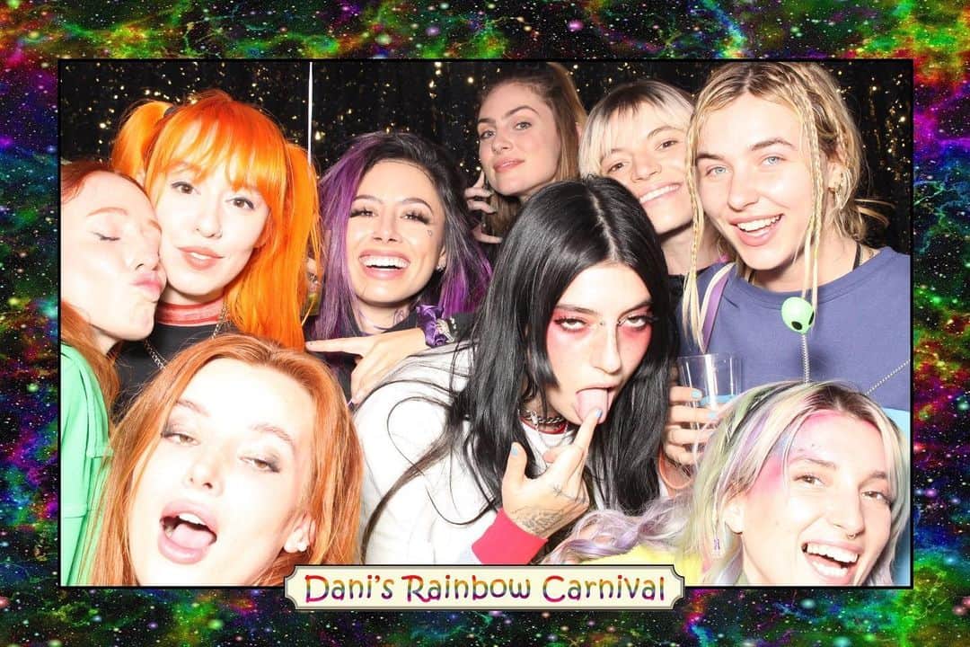 マティー・ノイズのインスタグラム：「corona free girl gang of ur dreams ✨ happy bday @dani_thorne we all luv u sm ❤️」